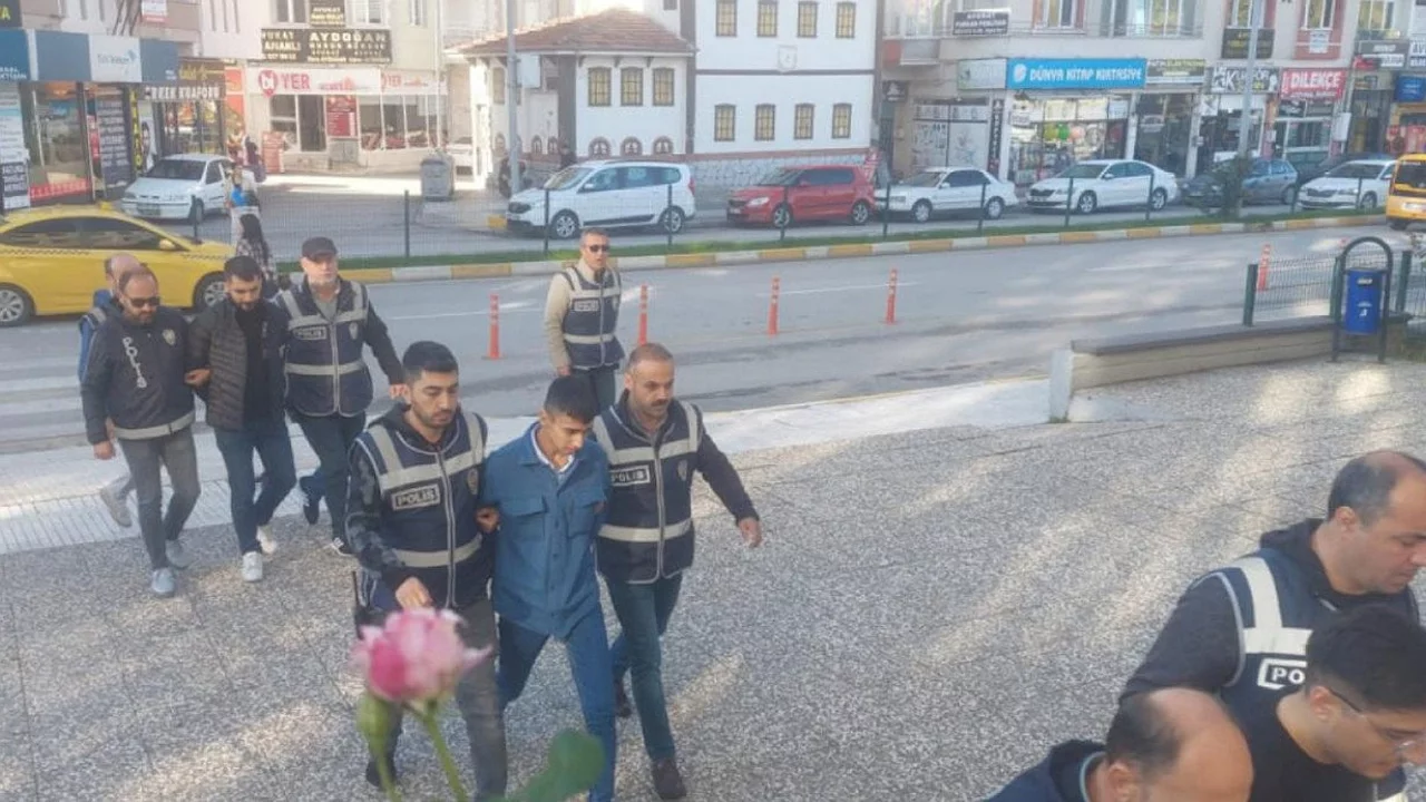 Ankara'da 'yeni nesil su&ccedil; &ouml;rg&uuml;t&uuml;' soruşturması: 9 tutuklama