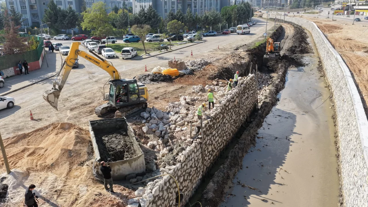 Bursa'da taşkın riskine karşı kritik hamle: Derelerde taş duvar çalışması