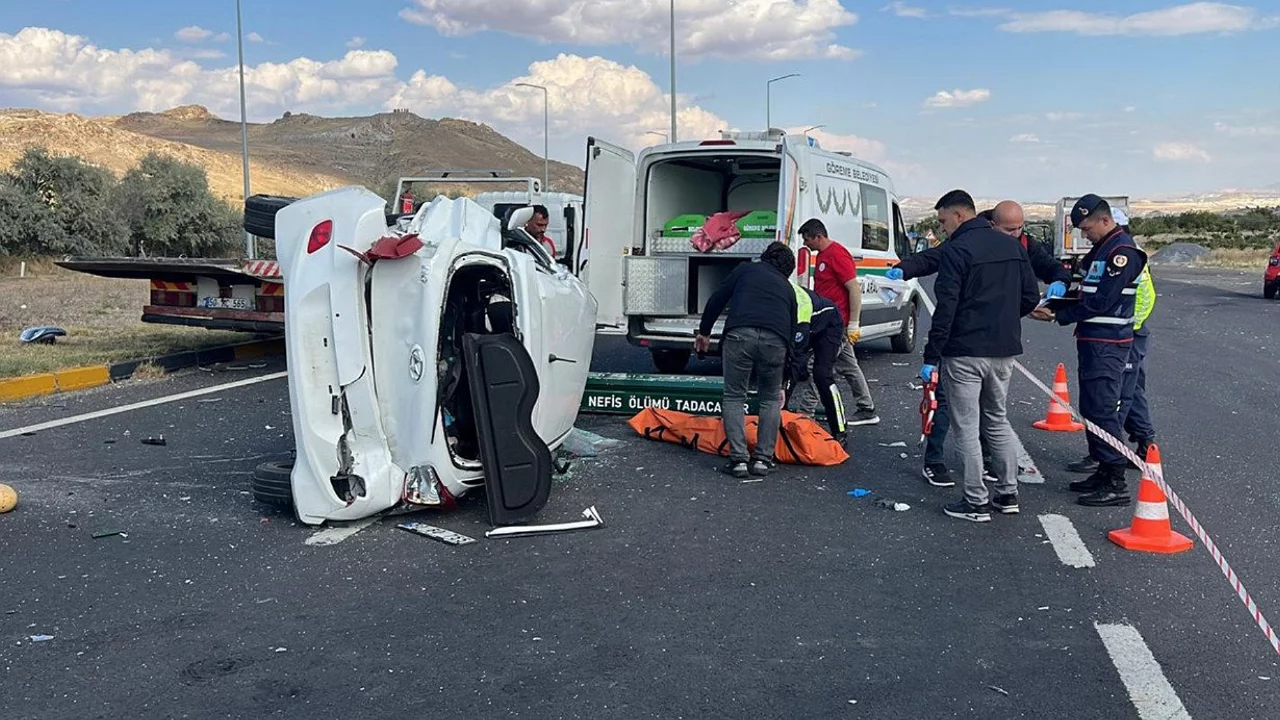 Yaşlı çift trafik kazasında hayatını kaybetti 