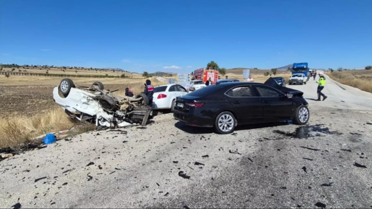 Burdur'da zincirleme trafik kazası: 1 ölü, 4 yaralı 