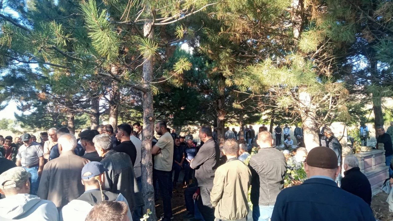 Kayseri'de feci kazada hayatını kaybeden servis şof&ouml;r&uuml; toprağa verildi