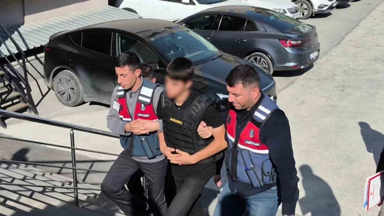 Eskişehir'de 15 yaşındaki &ccedil;ocuk amcasını &ouml;ld&uuml;rd&uuml;: Mahkemeden tutuklama kararı