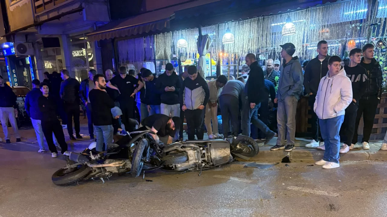 Bursa'da aynı noktada bir kaza daha! Motosikletler kafa kafaya &ccedil;arpıştı, 2 yaralı...