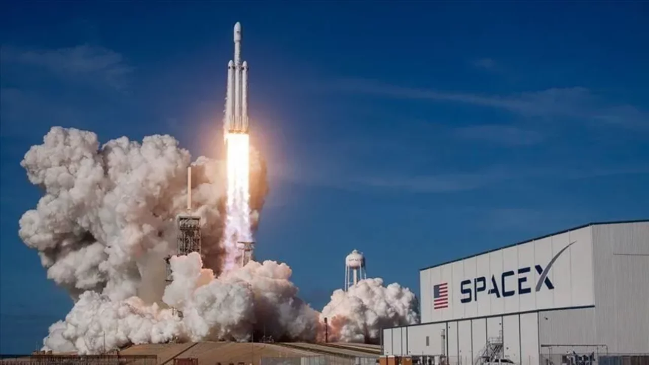 SpaceX'in yeni hamlesi ABD'deki telefon operat&ouml;rlerini harekete ge&ccedil;irdi!