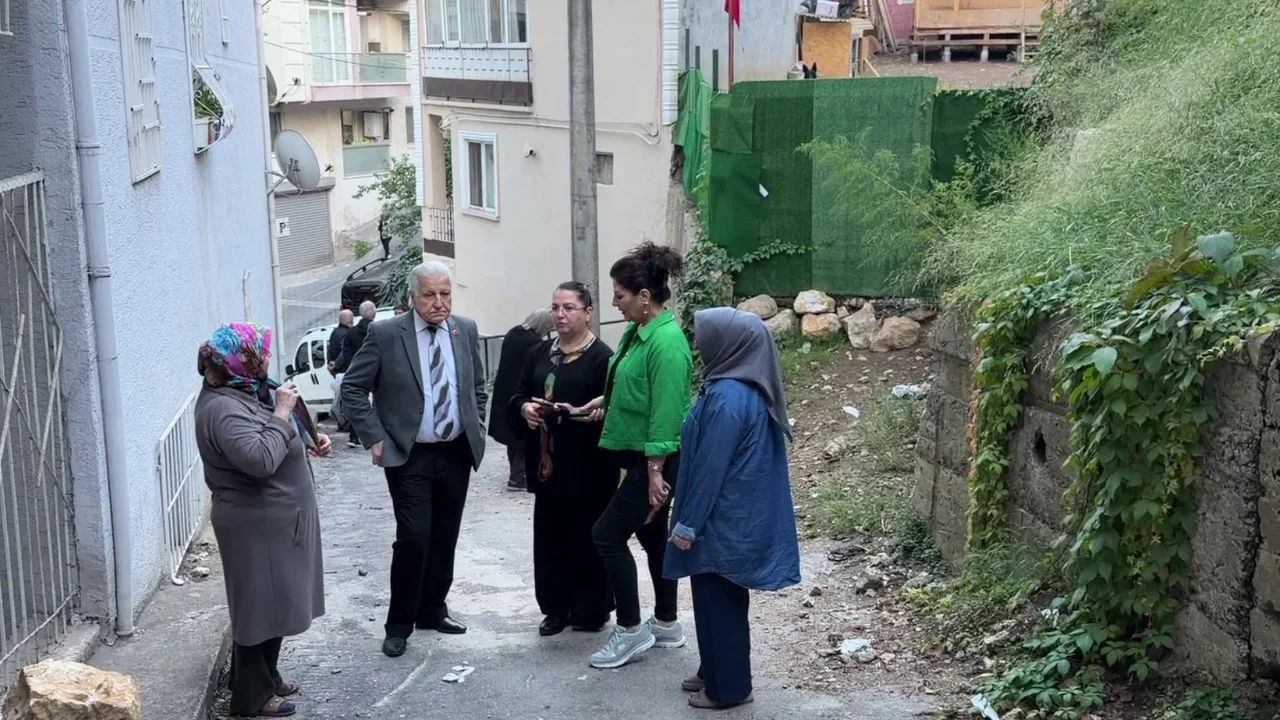 Bursa'da k&ouml;pek &ccedil;iftliği krizi! Mahalleli sokağa d&ouml;k&uuml;ld&uuml;