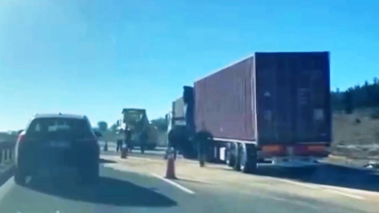 Bolu'da feci kaza: 2 &ccedil;ocuk babası tır şof&ouml;r&uuml; hayatını kaybetti