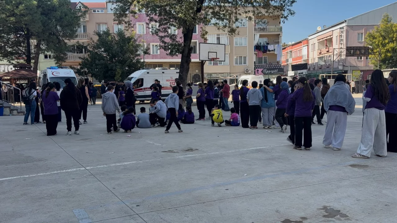 Bursa'da okulda panik! 12 &ouml;ğrenci hastanelik oldu