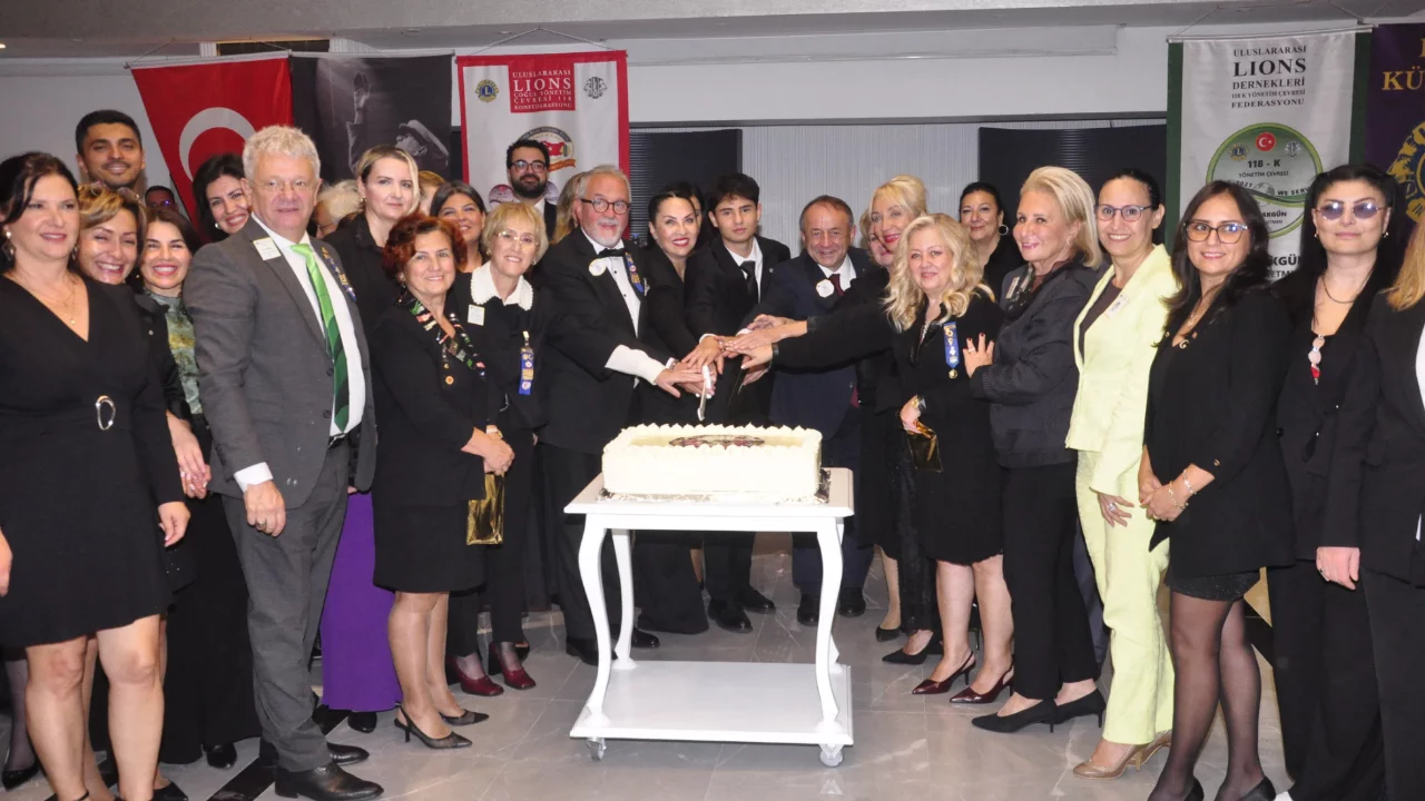 K&uuml;k&uuml;rtl&uuml; Lions Kul&uuml;b&uuml;'nde Melek Başaran Ergen başkanlığında 30 yeni &uuml;ye heyecanı