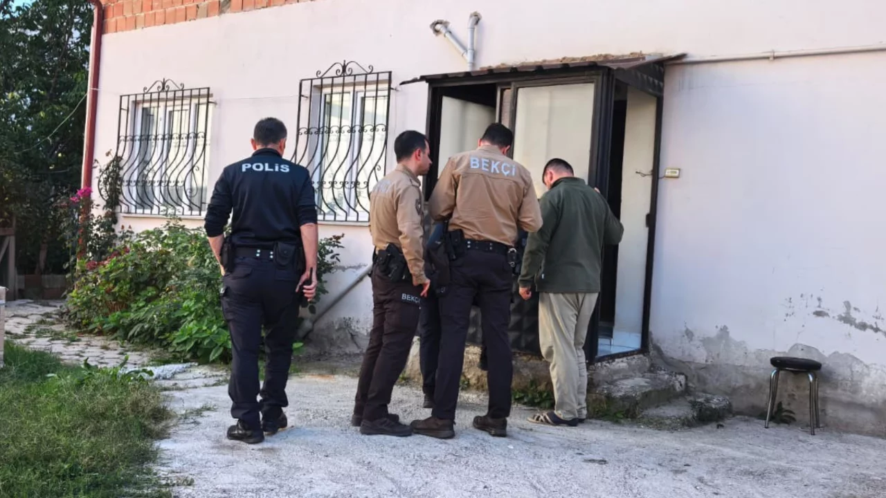 Bursa'da bir aileyi yıkan olay! Eve girince cansız bedenini buldular...
