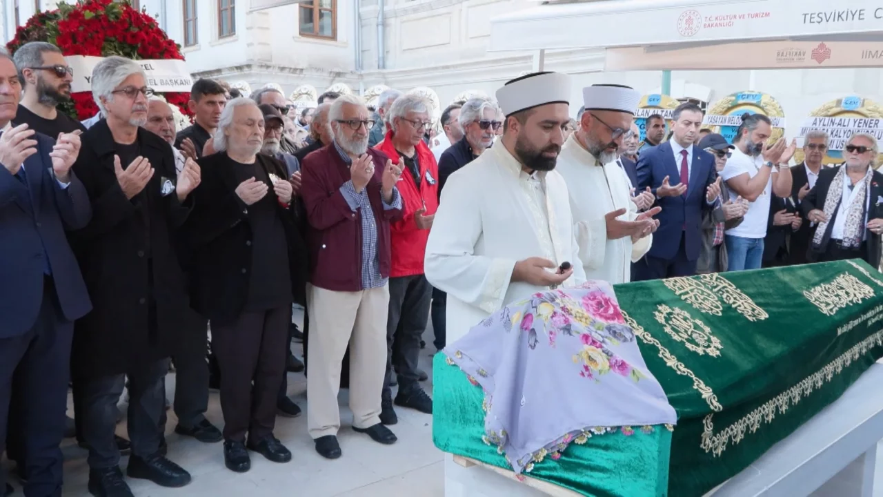 Necla Uygur son yolculuğuna uğurlandı: Sanat dünyası Teşvikiye Camii'nde buluştu