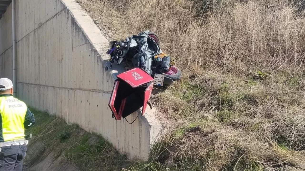 Bursa yolunda motosiklet kazası! 2 ağır yaralı var...
