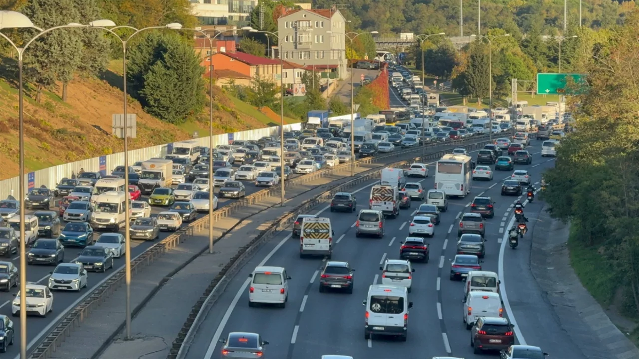 İstanbul'da trafik yoğunluğu yüzde 80'e ulaştı!
