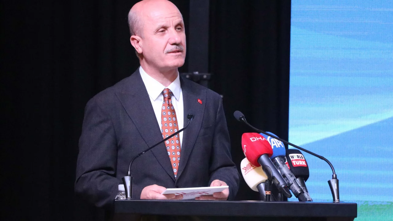 Y&Ouml;K Başkanı Erol &Ouml;zvar'dan &uuml;niversitelere "Ter&ouml;rs&uuml;z T&uuml;rkiye" &ccedil;ağrısı