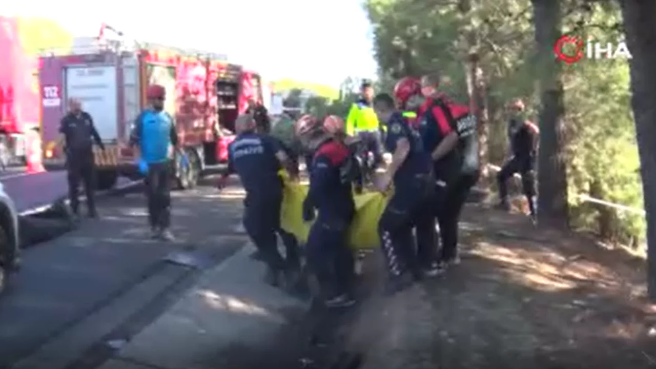 Turistleri taşıyan otob&uuml;s şarampole u&ccedil;tu: &Ouml;l&uuml; ve yaralılar var...