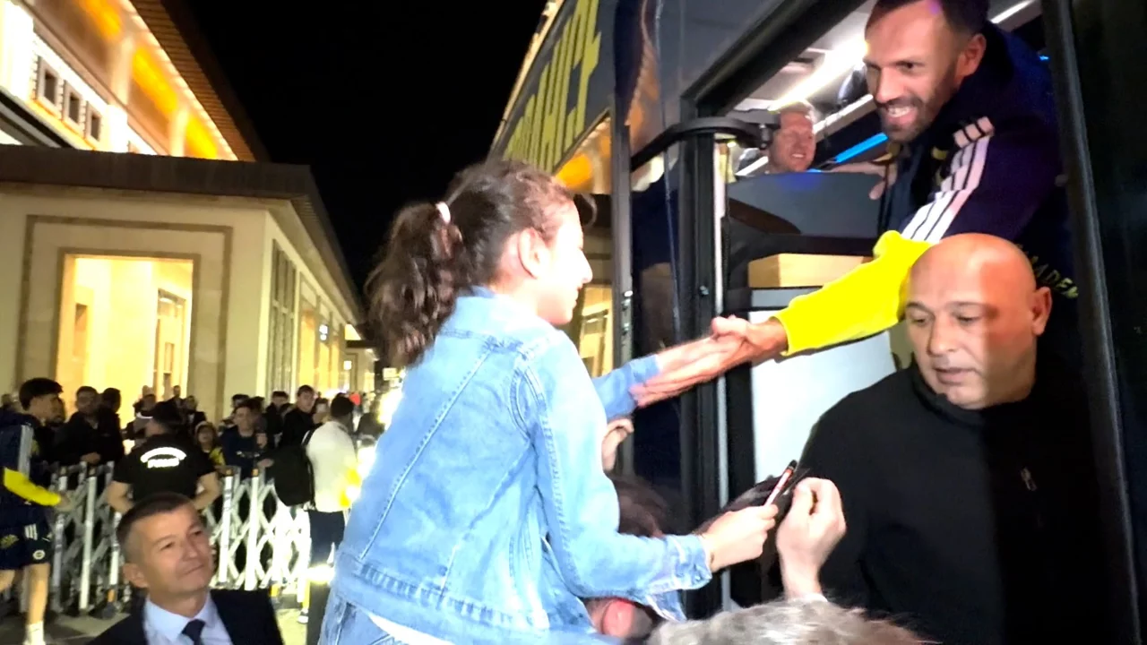 Fenerbahçe Rize'ye geldi! Havalimanında sarı-lacivertli taraftarlardan coşkulu karşılama