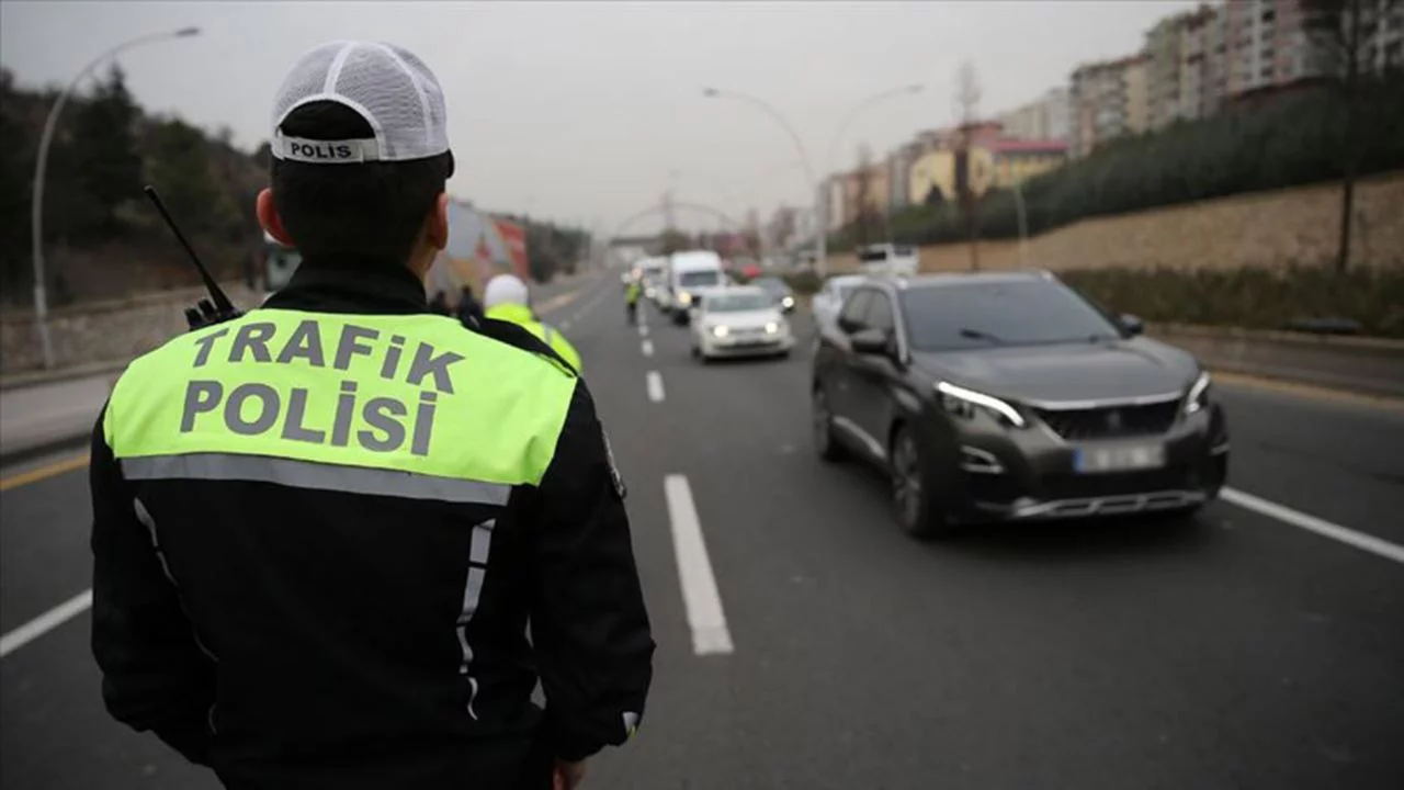 Ankara'da yarın bazı yollar ara&ccedil; trafiğine kapatılacak