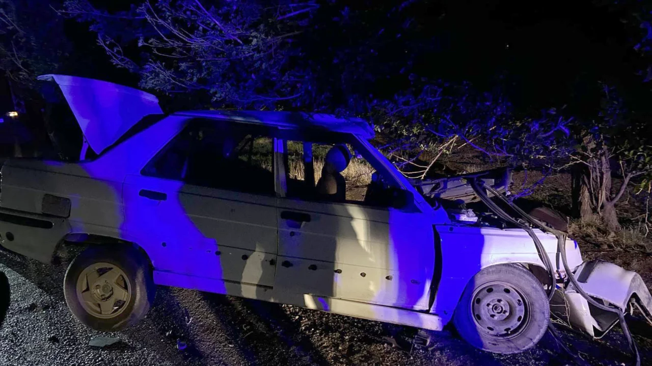 Gaziantep'te feci kaza! Otomobil ile işçi minibüsü çarpıştı, 1 ölü, 7 yaralı