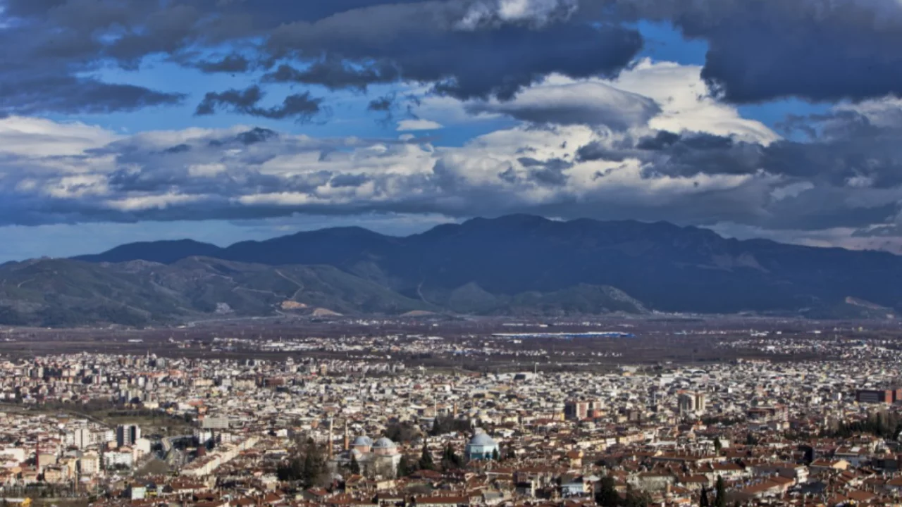 Bursa'da yeni hafta ile birlikte hava tersine d&ouml;n&uuml;yor! Meteoroloji g&uuml;n verdi...