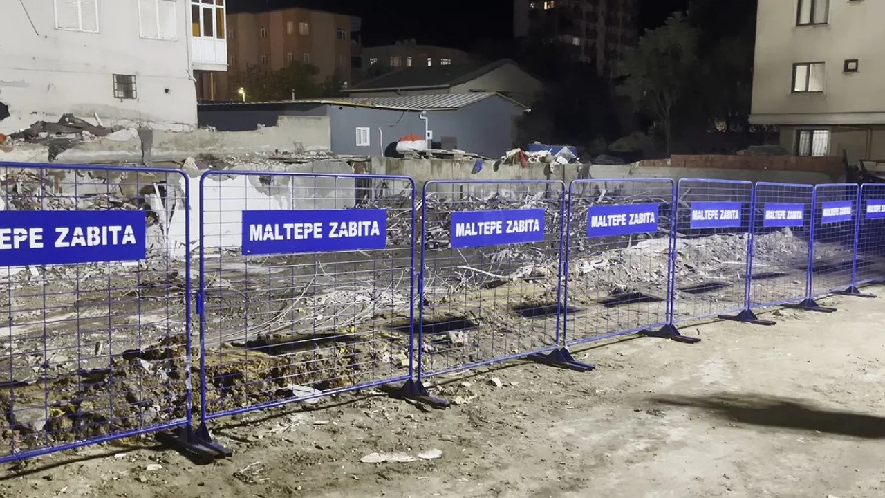 5 kişiye mezar olan binada enkaz kaldırma tamamlandı