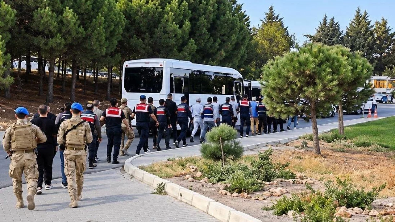 Bir Belediye i&ccedil;in daha r&uuml;şvet operasyonu! Başkan yardımcısı dahil 10 kişi tutuklandı