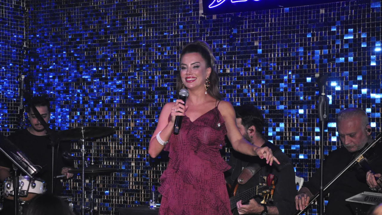 Kübra Lana'dan  müzik ziyafeti!