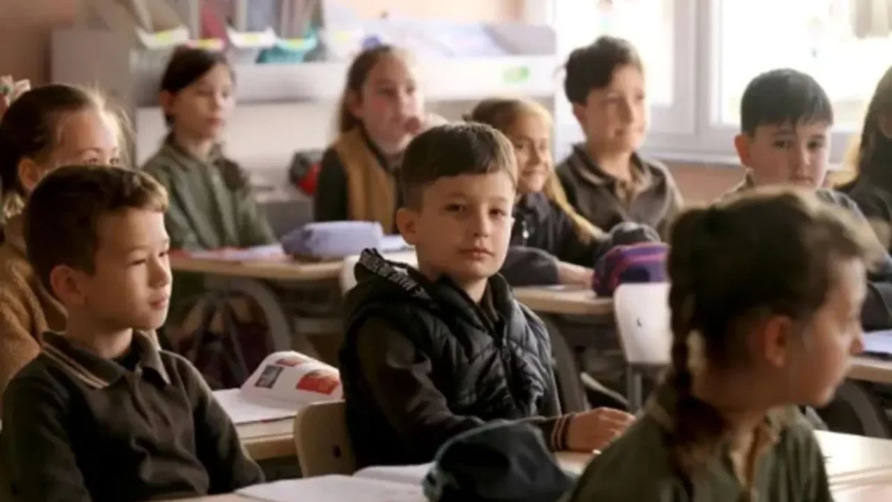 MEB a&ccedil;ıkladı! Kasım ara tatili i&ccedil;in tarih belli oldu: &Ouml;ğrenciler 9 g&uuml;n tatil yapacak