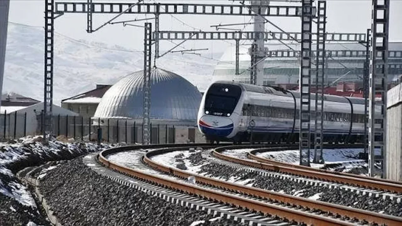 Tren yolcularını ilgilendiren yeni karar! A&ccedil;ık biletlerin s&uuml;resi yarı yarıya d&uuml;ş&uuml;r&uuml;ld&uuml;