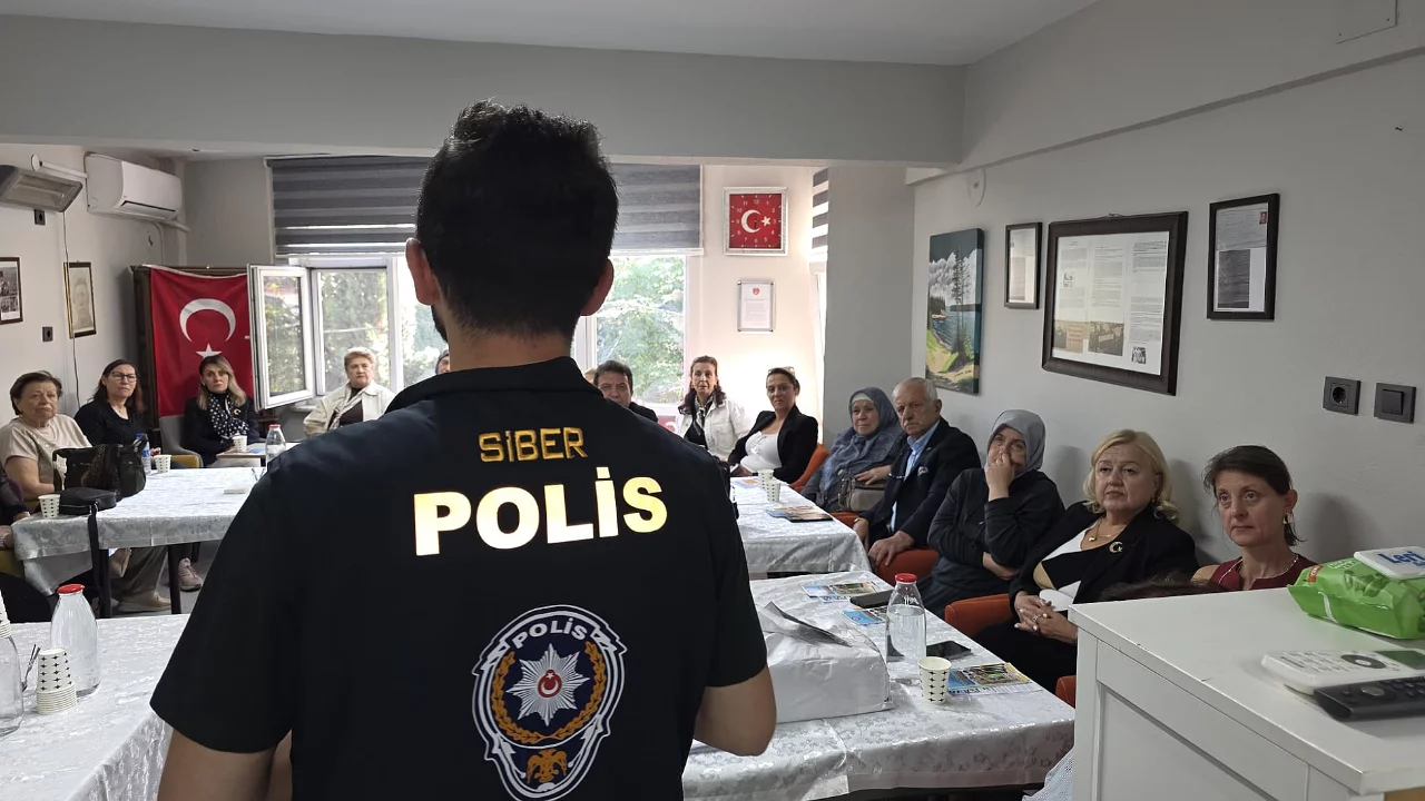 Bursa Polisi'nden TEMAD &uuml;yelerine dolandırıcılık ve siber g&uuml;venlik eğitimi