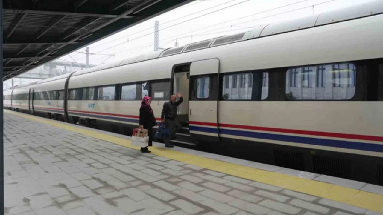 Hızlı tren seferleri başladı! İki şehir arası artık 54 dakika