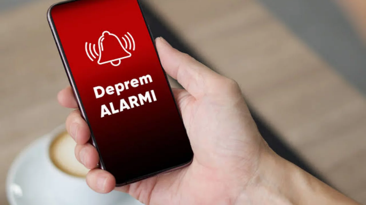Telefonlara gelen deprem uyarısı herkesi ayağa kaldırdı! 