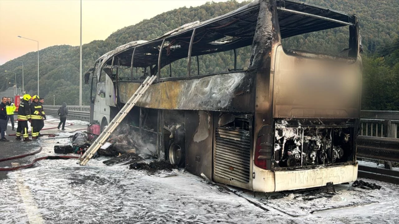 Seyir halindeki yolcu otobüsü alevlere teslim oldu!
