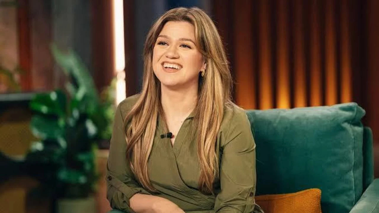 Kelly Clarkson mağazanın adını vererek anlattı: Param yetmezmiş gibi baktılar