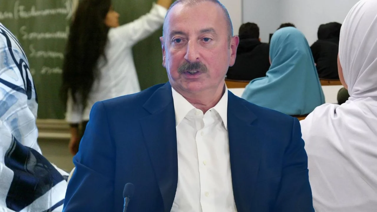 Aliyev geri adım atmıyor! Baş&ouml;rt&uuml;s&uuml; tartışmalarını alevlendirecek hamle