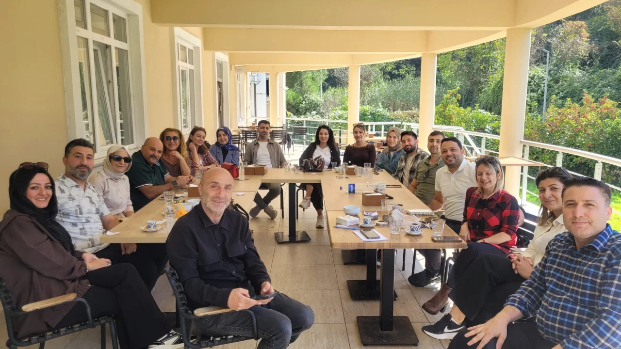 Bursa'da yeni bir tiyatro heyecanı: "Okuryazartiyatro" perdesini a&ccedil;ıyor!