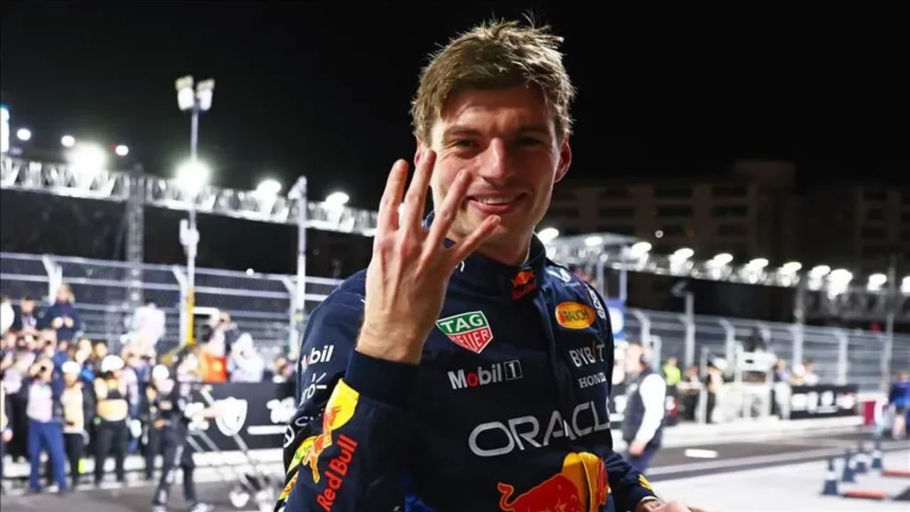 Singapur'da kazanan Max Verstappen