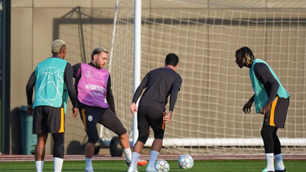 Galatasaray'da Barcelona mesaisi! Okan Buruk y&ouml;netiminde hazırlıklar s&uuml;r&uuml;yor