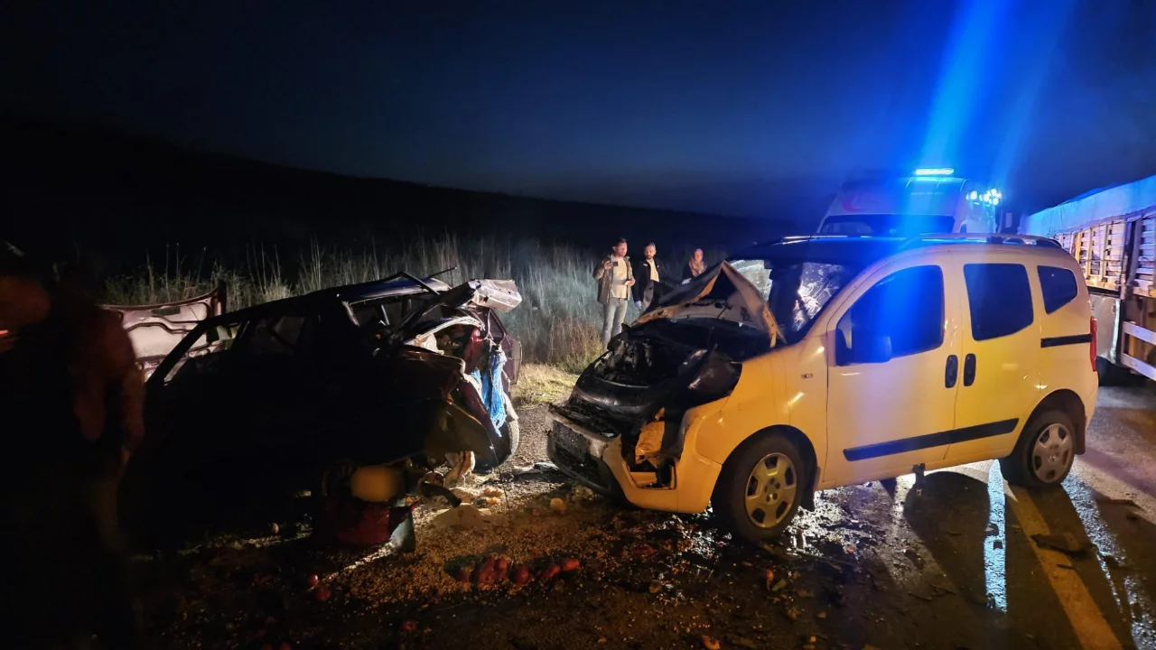 Çorum'da İki Araç Çarpıştı! Kazada 5 Kişi Yaralandı