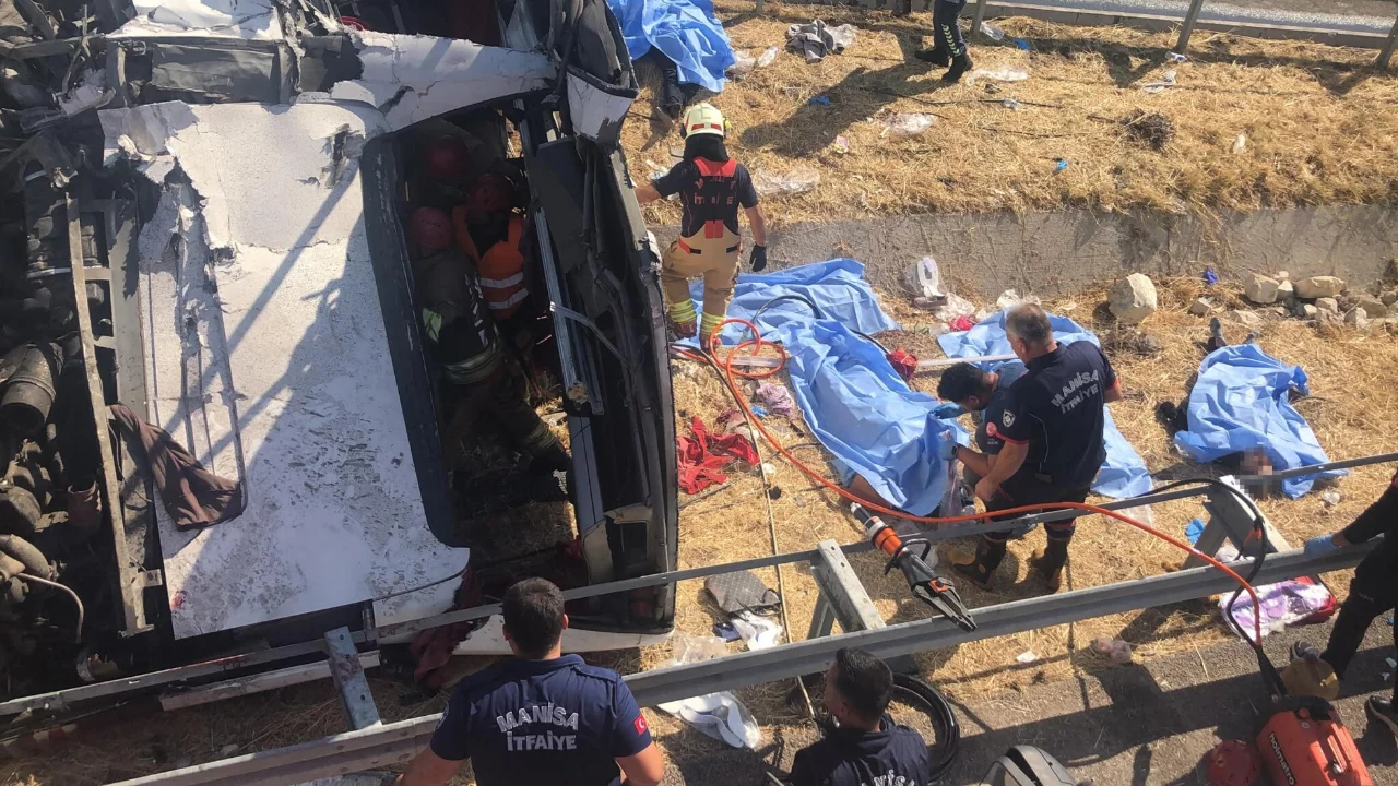 Bursa yasta! Korkunç kazada can veren 11 kişinin kimlikleri belli oldu...