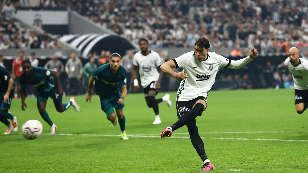 Dusan Vlahovic gollerine devam ediyor