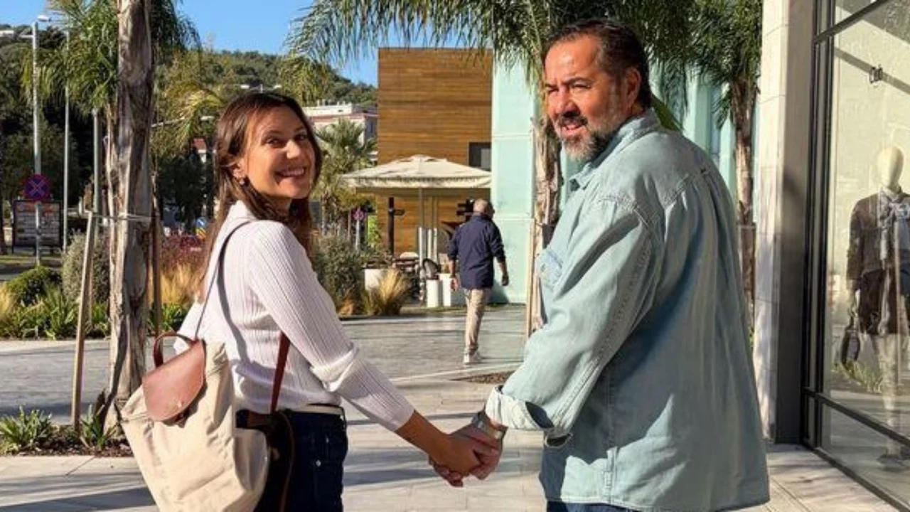 Ata Demirer'den sevgilisi Dilara Alemdar ile Ayvalık tatili! Romantik karelerini paylaştı