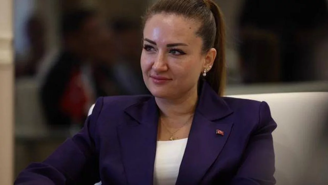 Büşra Özdemir kimdir, eşi kim, babası kim? Antalya Büyükşehir Belediye Başkan Vekili Büşra Özdemir kaç yaşında, nereli?