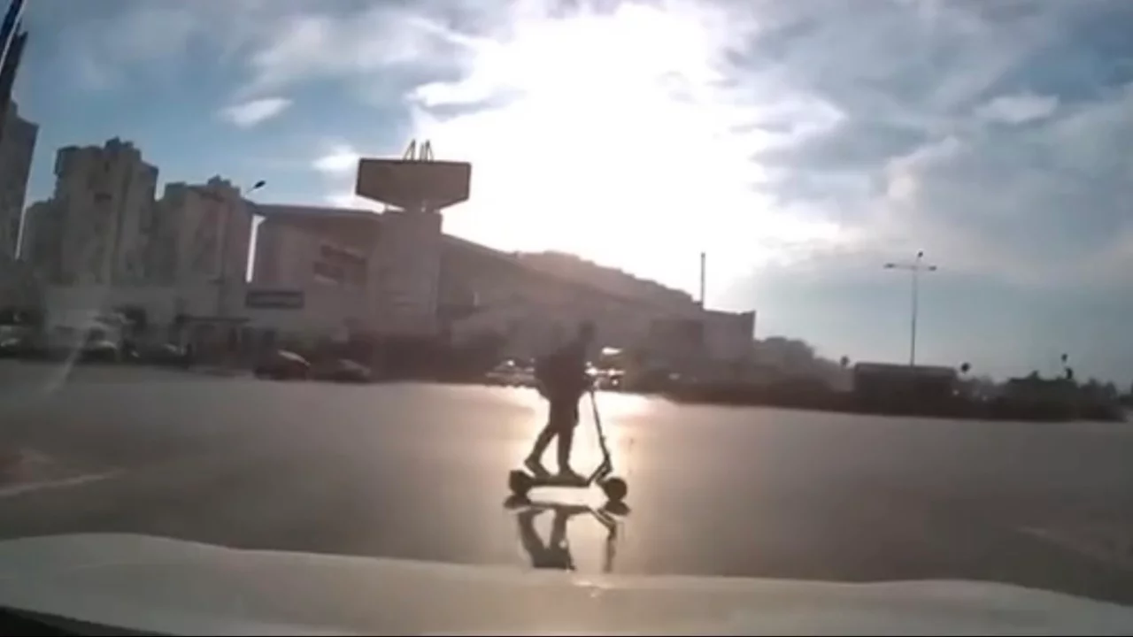 Bursa'da Kırmızı Işık İhlali Paniği! Scooter Sürücüsü Ölümden Döndü