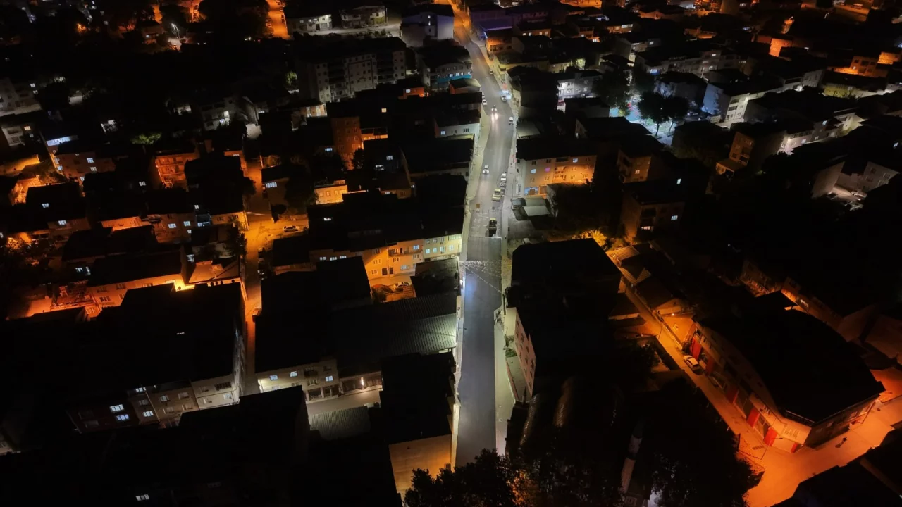 Bursa'da gece mesaisi! O cadde baştan sona yenileniyor