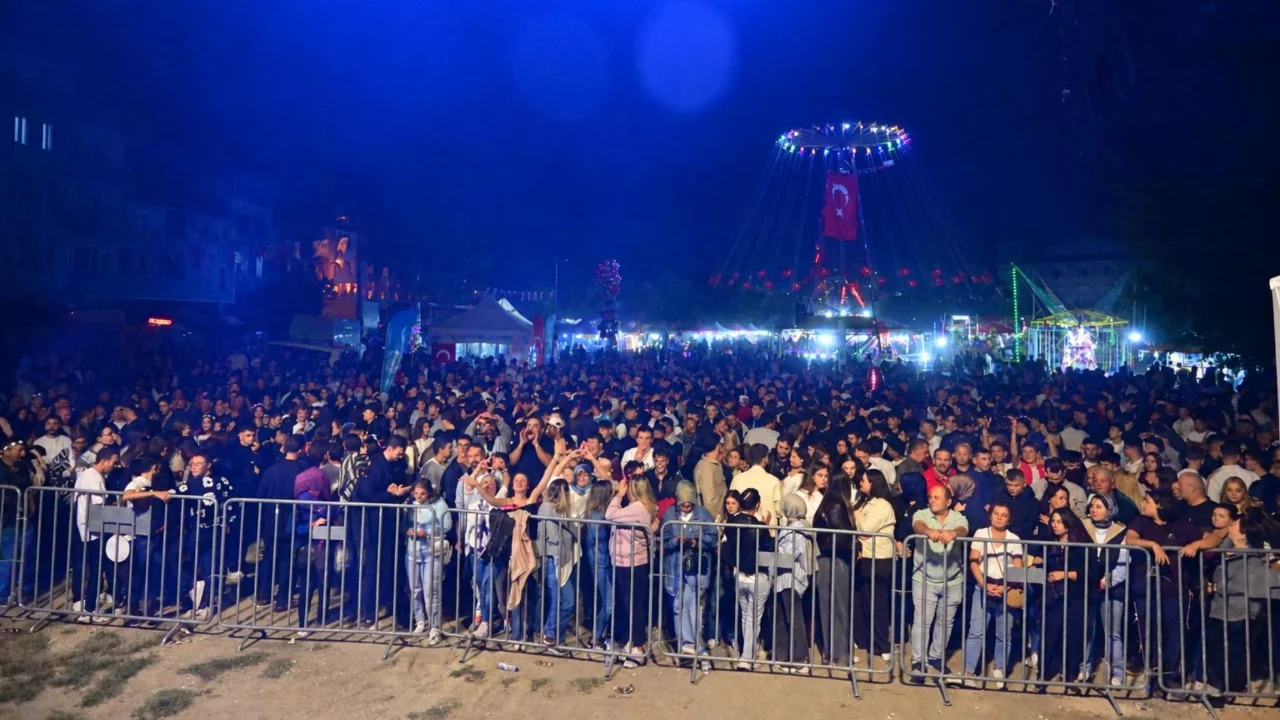 Bursa'da Balkan rüzgarı esti! Panayıra on binlerce kişi katıldı