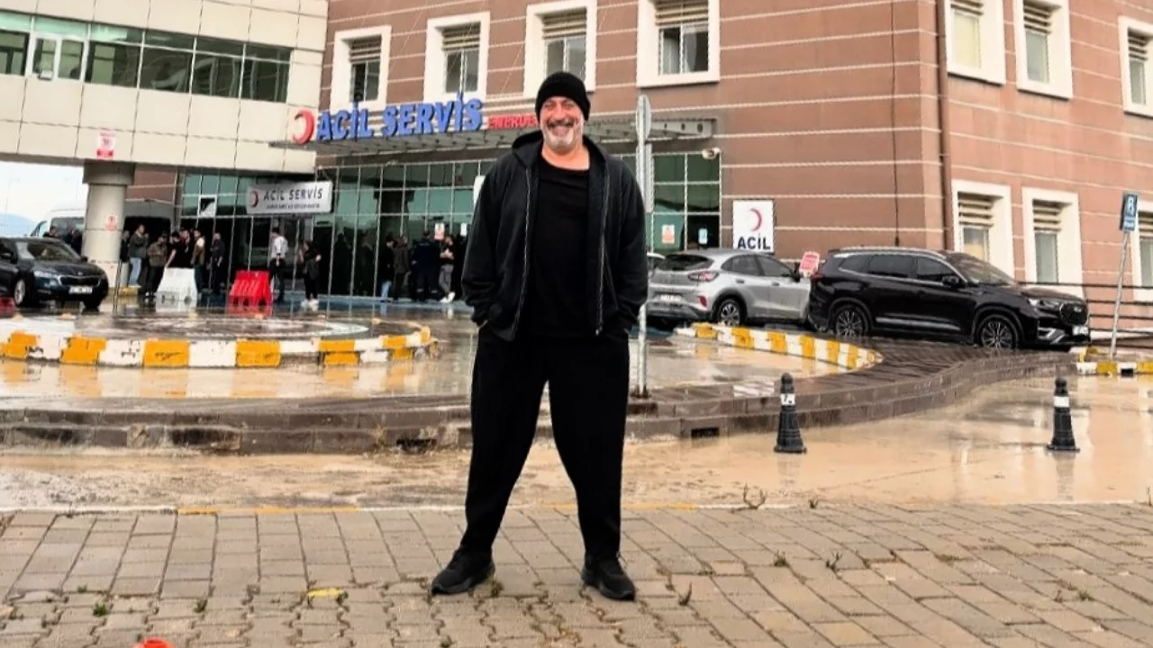 Cem Yılmaz kalp krizinin ardından tedavi gördüğü hastaneye geldi