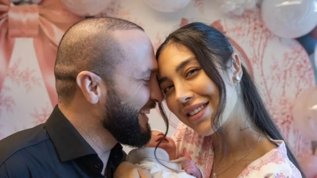 Berkay ailesiyle Dubai tatilinde! Özlem Ada Şahin'den beğeni toplayan aile pozu