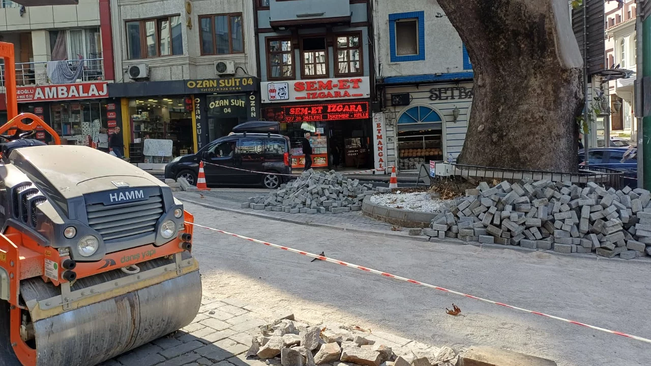 Bursa'da o caddeye sessiz asfalt döküldü 