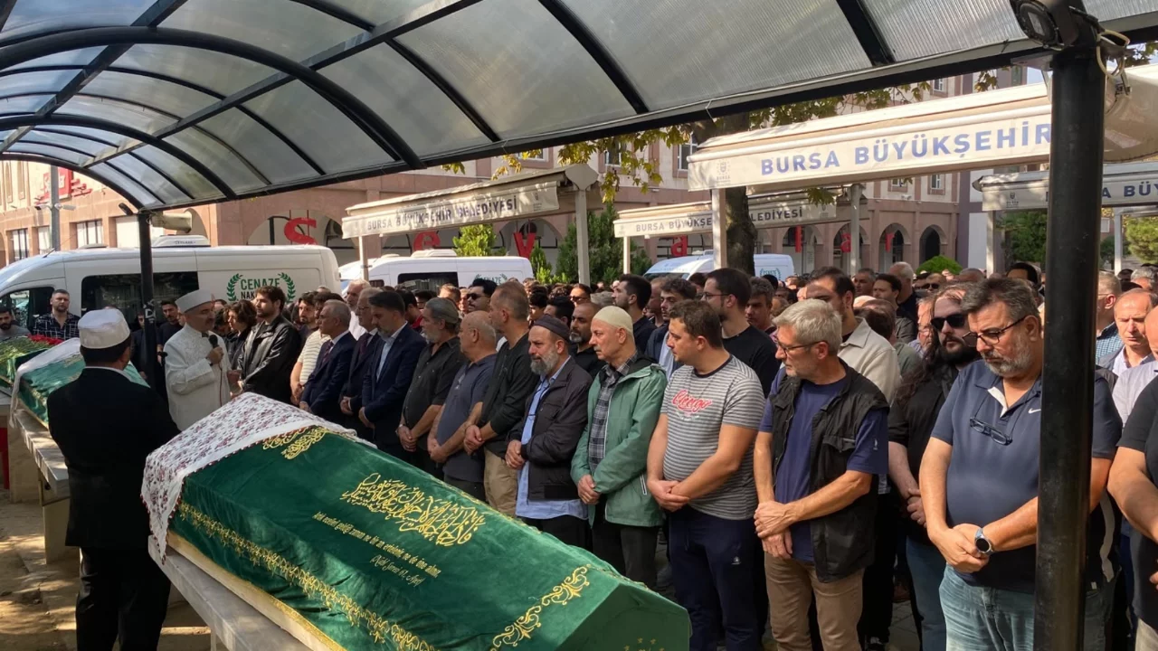 Bursa'da Y&uuml;rek Yakan G&uuml;n! Manisa'daki Kazanın Kurbanları Toprağa Verildi