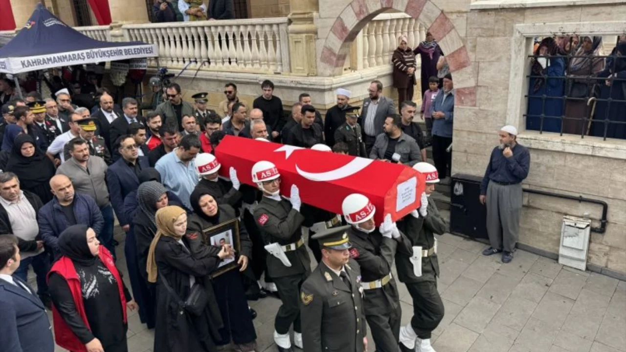 G&ouml;rev sırasında şehit olan askerimiz son yolculuğuna uğurlandı