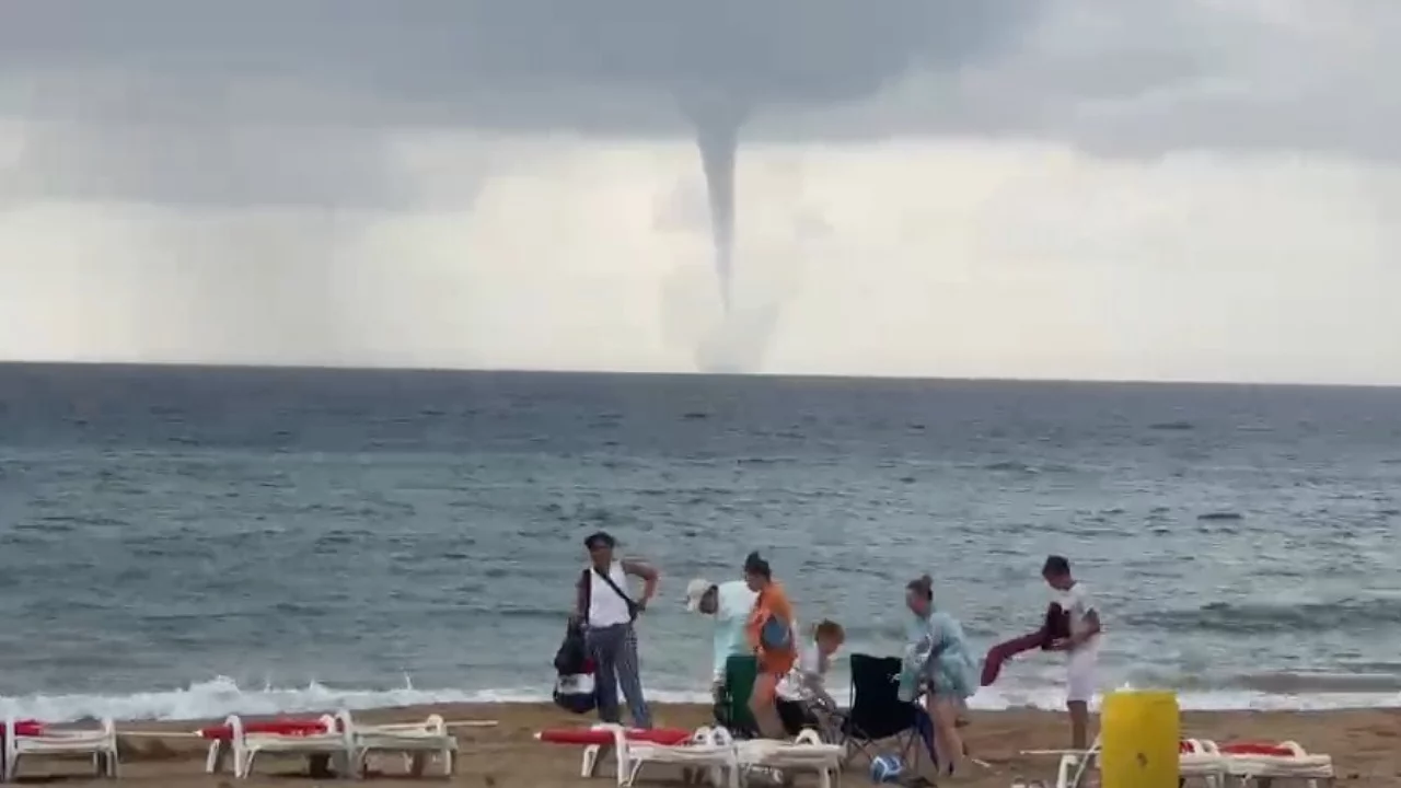 Alanya'da peş peşe üç hortum görüntülendi
